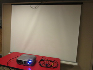 lot 719 image: MISTUBISHI PROJECTOR, LUMA PROJECTION SCREEN