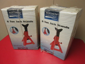 lot 725 image: 6 TON JACK STANDS - NEW