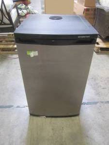 lot 204 image: Edgestar Twin Tap 20 in. Full Size Beer Keg Dispenser with Low Temperature Settings in Stainless Steel KC2000SSTWIN