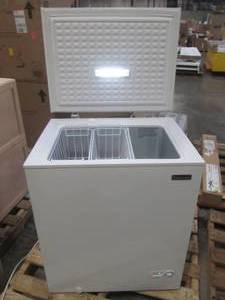 lot 215 image: Magic Chef 5.0 cu. ft. Chest Freezer in White HMCF5W3
