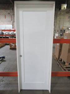 lot 614 image: Jeld-wen 30 in. x 80 in. Madison Molded Primed White 1 Panel Flat Hollow Core Composite Single Prehung Interior Door - RT Hand. JW1912-00574 - Some slight scratches.
