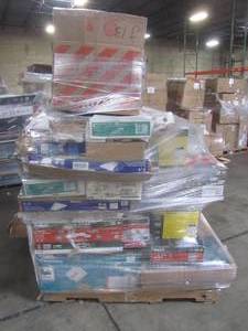 lot 719 image: WHOLESALE MIXED PALLET OF LIGHTING AND GARAGE ITEMS