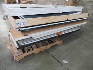 lot 399 image: WHOLESALE MIXED PALLET OF MISCELLANEOUS DOORS, SLABS, STORM DOORS, SCREENS AND MORE