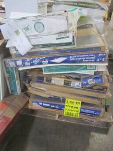 lot 722 image: WHOLESALE MIXED PALLET OF LIGHTING