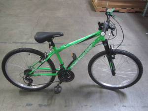 lot 23 image: Roadmaster Granite Peak 24 Boys Mountain Bike, Green R3012WML