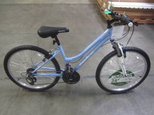 lot 26 image: Roadmaster 24 Granite Peak Girls Mountain Bike, Light Blue R3013WMLDS