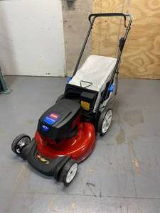 lot 56 image: TORO Recycler 21 in. 60-Volt Lithium-Ion Cordless Battery Walk Behind Push Lawn Mower - 4.0 Ah