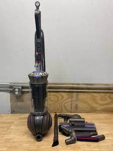 lot 68 image: DYSON BALL VACUUM