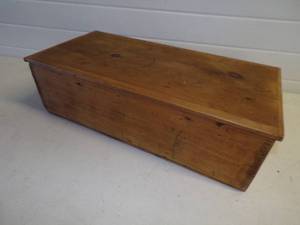 lot 199 image: Vintage Wood box with Hinged Lid