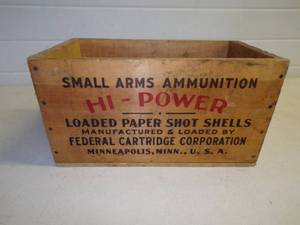 lot 8 image: Federal Shells  Vintage Wood Ammunition Crate