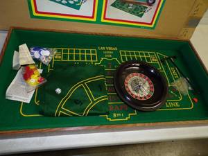 lot 9 image: 4 Games Table