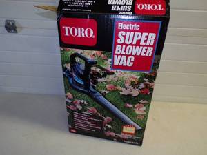 lot 11 image: Toro Electric Blower Vac