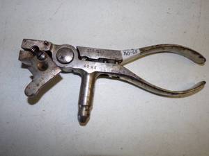 lot 22 image: Lead Bullet Mold  40 - 65