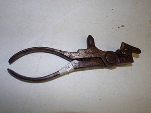 lot 32 image: Lead Bullet Mold 25 -20
