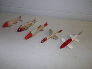 lot 44 image: 5 Vintage Ice Fishing Decoys