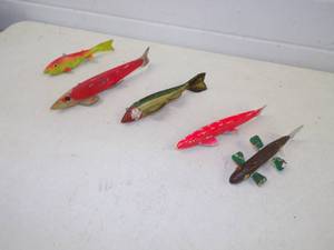 lot 47 image: 5 Vintage Ice Fishing Decoys