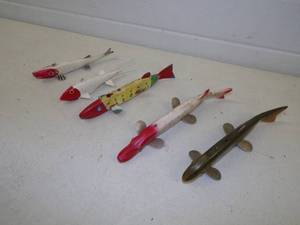 lot 50 image: 5 Vintage Ice Fishing Decoys
