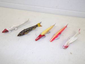 lot 51 image: 5 Vintage Ice Fishing Decoys