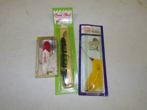 lot 60 image: 3 Musky Fishing Lures