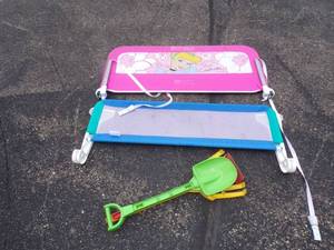 lot 71 image: 2 Kids bed guards and garden tools
