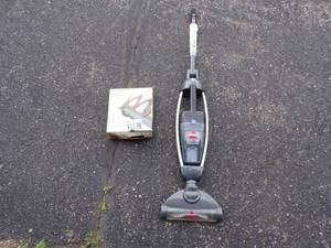 lot 72 image: Bissel Vac and Roof and gutter De Icing kit