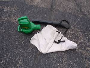 lot 102 image: Weedeater Blower  Vac