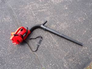 lot 105 image: Black N Decker Leaf Blower
