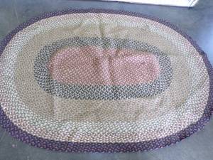 lot 107 image: Vintage Rug