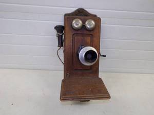 lot 113 image: Kellogg Vintage Telephone