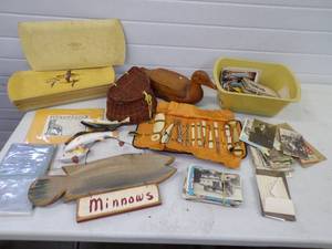lot 117 image: Wildlife Dcor, Vintage Hasko Duck trays, Vintage postcards and photographs