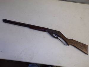 lot 121 image: Daisy Red Rider BB Gun