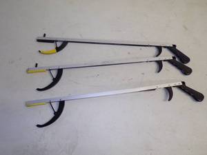 lot 126 image: 3 Reacher Grabbers