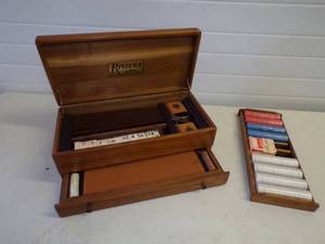 lot 148 image: Poker Game Box