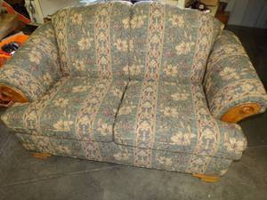 lot 152 image: Love Seat