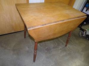 lot 161 image: Drop Leaf Table
