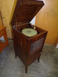 lot 164 image: Vintage Edison Photograph with Records