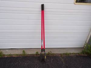 lot 165 image: Post Hole Digger