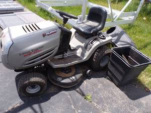 lot 176 image: Murray Lawn Mower