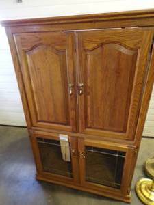 lot 178 image: Entertainment Cabinet with glass doors