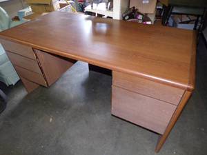 lot 181 image: Office Desk