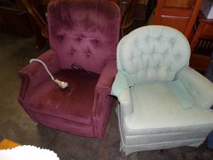 lot 183 image: Lift Chair with Swivel Rocker