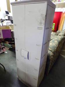 lot 189 image: Rubbermaid Storage Cabinet