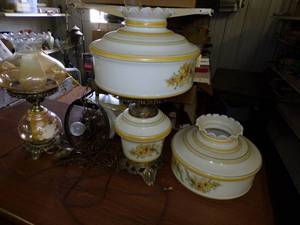 lot 191 image: 2 Table lamps and Matching hanging lamp