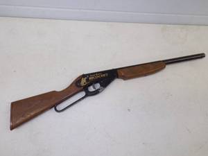 lot 204 image: Daisy Model 660 BB Gun