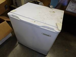 lot 237 image: Small Refrigerator