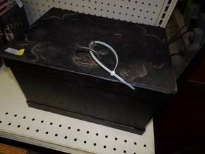 lot 261 image: Heavy Safe  with key