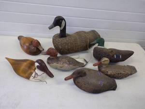 lot 274 image: Vintage Duck and Goose Decoys