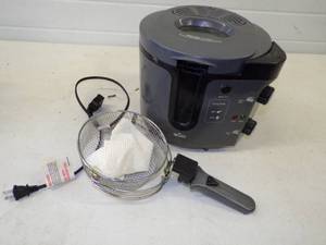 lot 284 image: Rival Fryer
