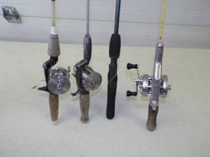 lot 304 image: 4 fishing rods and 3 Reels
