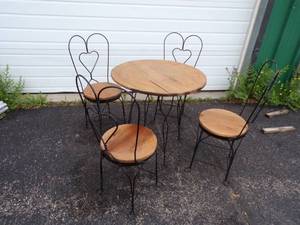lot 308 image: Oak Top Table and Chairs